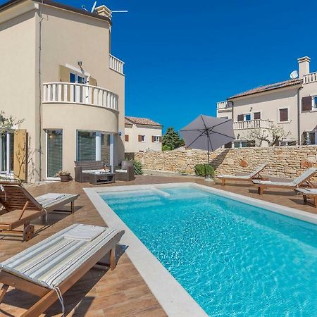 6-Bedroom Villa Chiara With Sea View Premantura Bagian luar foto