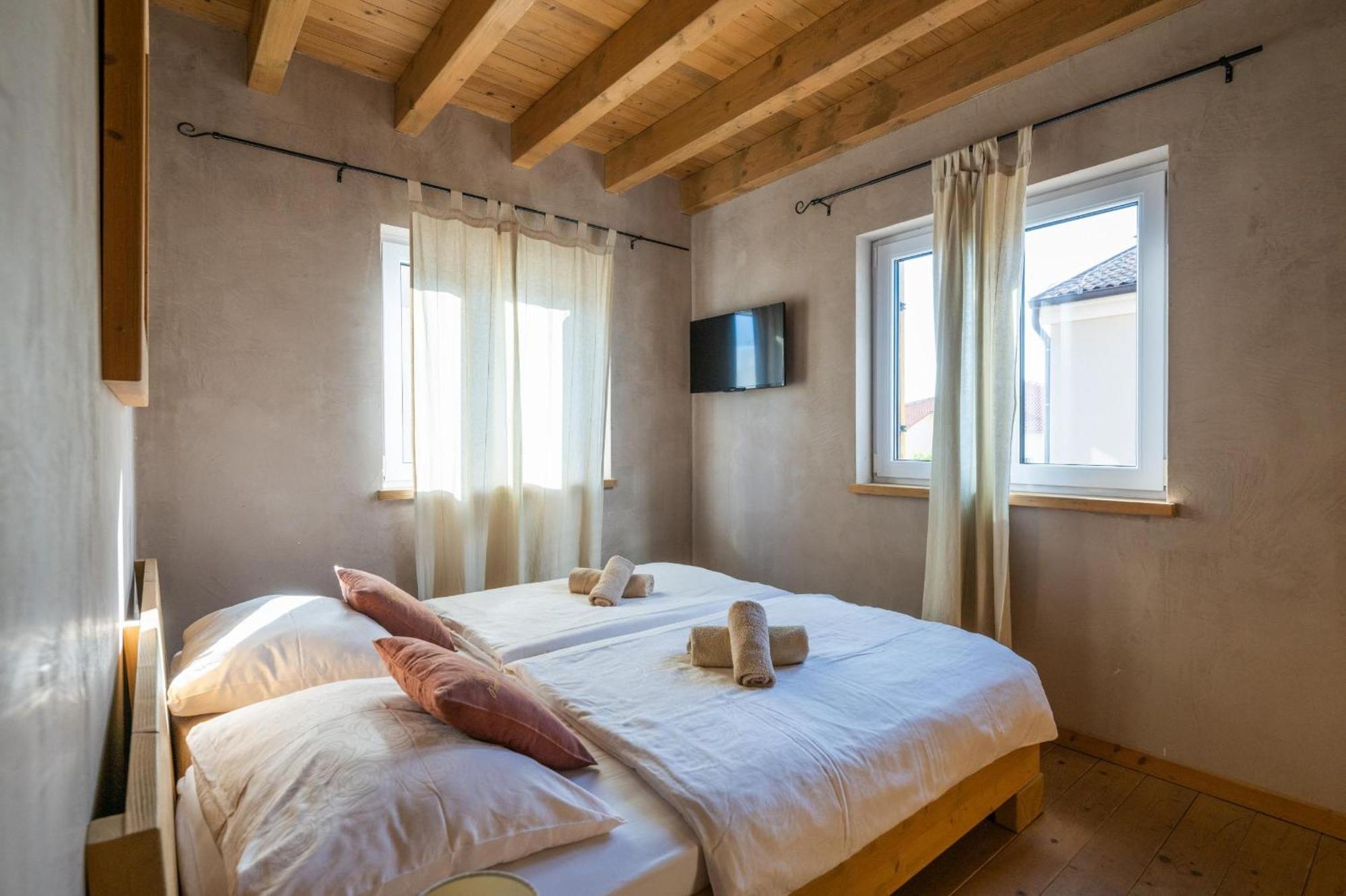 6-Bedroom Villa Chiara With Sea View Premantura Bagian luar foto