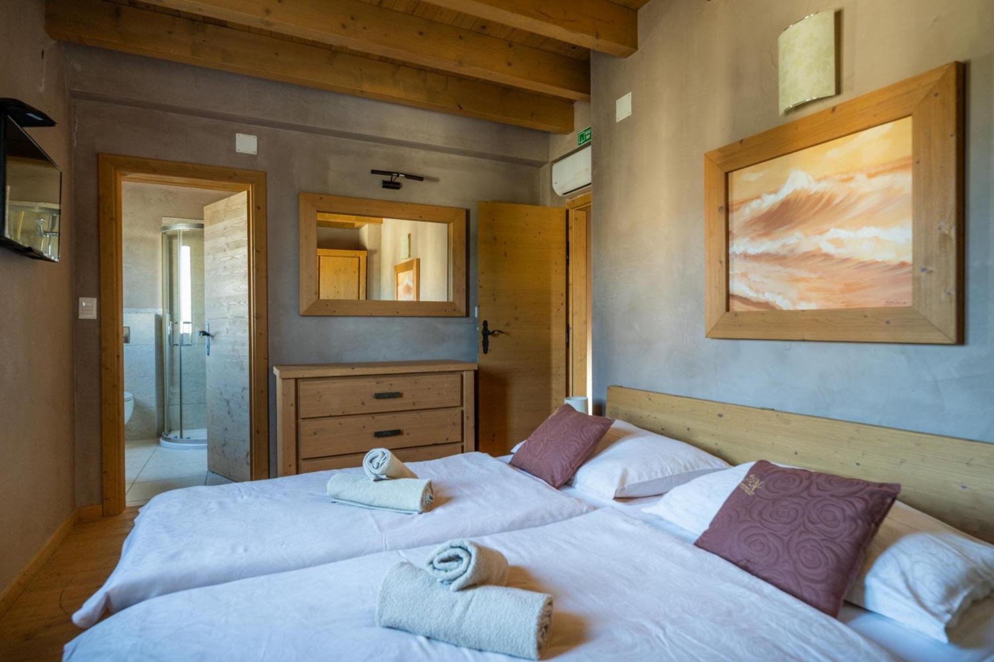 6-Bedroom Villa Chiara With Sea View Premantura Bagian luar foto