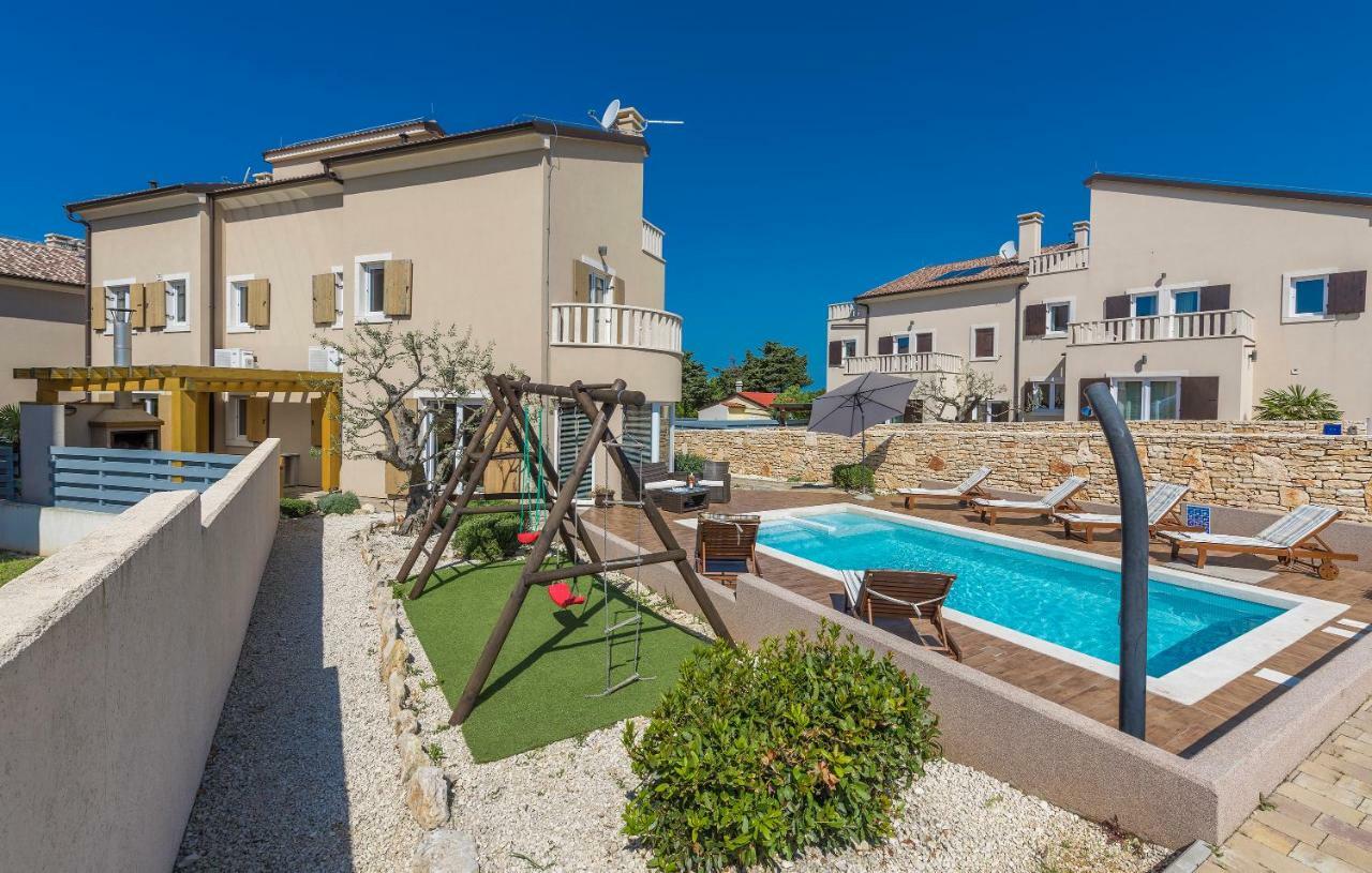 6-Bedroom Villa Chiara With Sea View Premantura Bagian luar foto