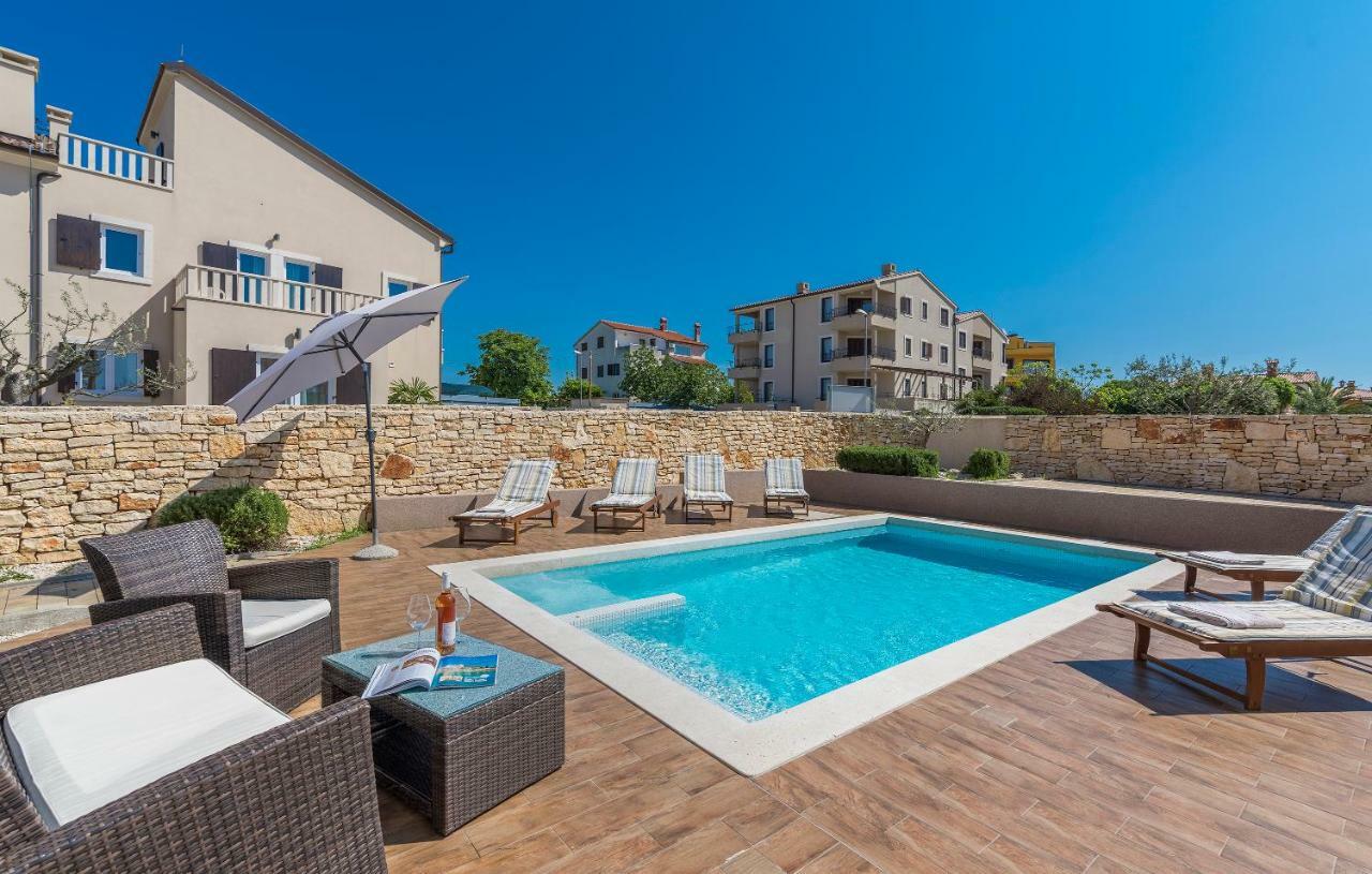6-Bedroom Villa Chiara With Sea View Premantura Bagian luar foto