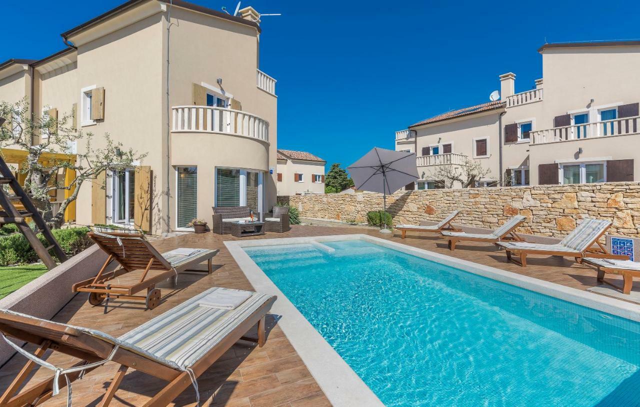 6-Bedroom Villa Chiara With Sea View Premantura Bagian luar foto