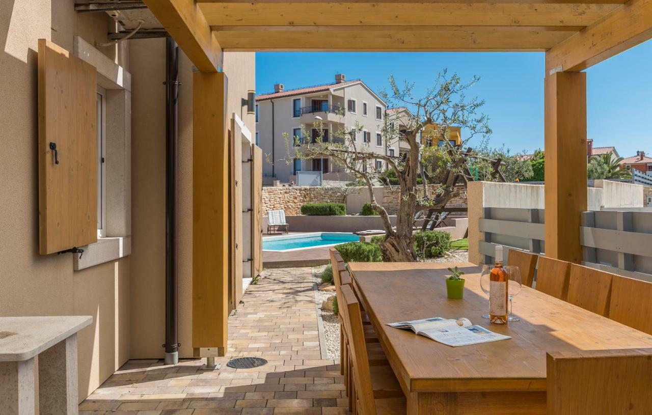 6-Bedroom Villa Chiara With Sea View Premantura Bagian luar foto